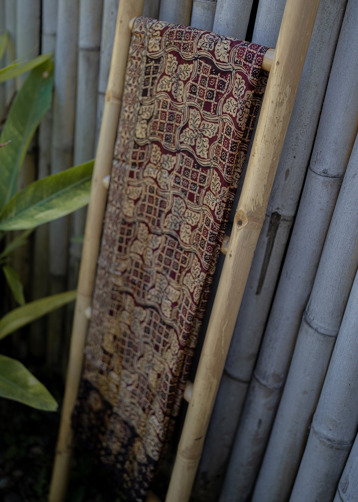 DARK BURGUNDY REFINED SILK SARONG