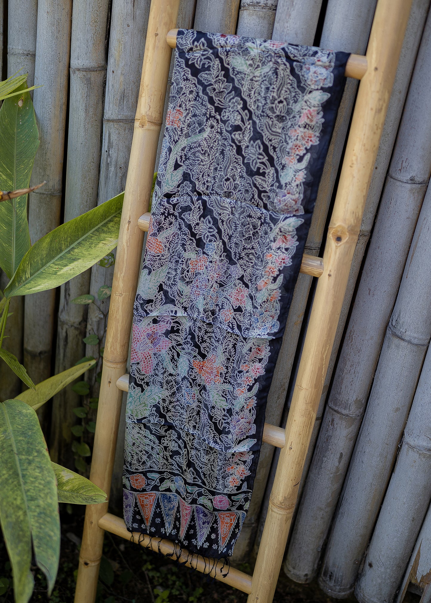 BLACK REFINED SILK SARONG