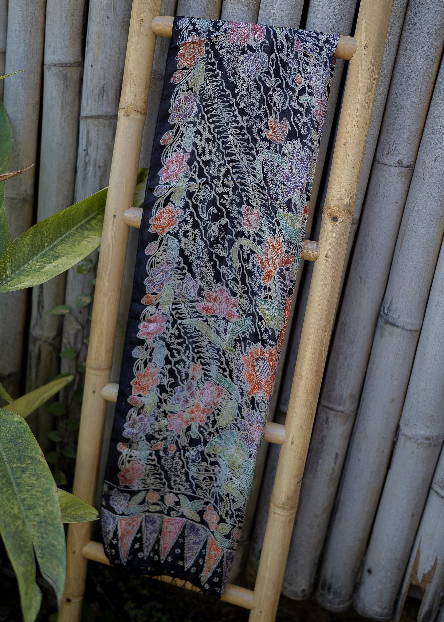 BLACK REFINED SILK SARONG