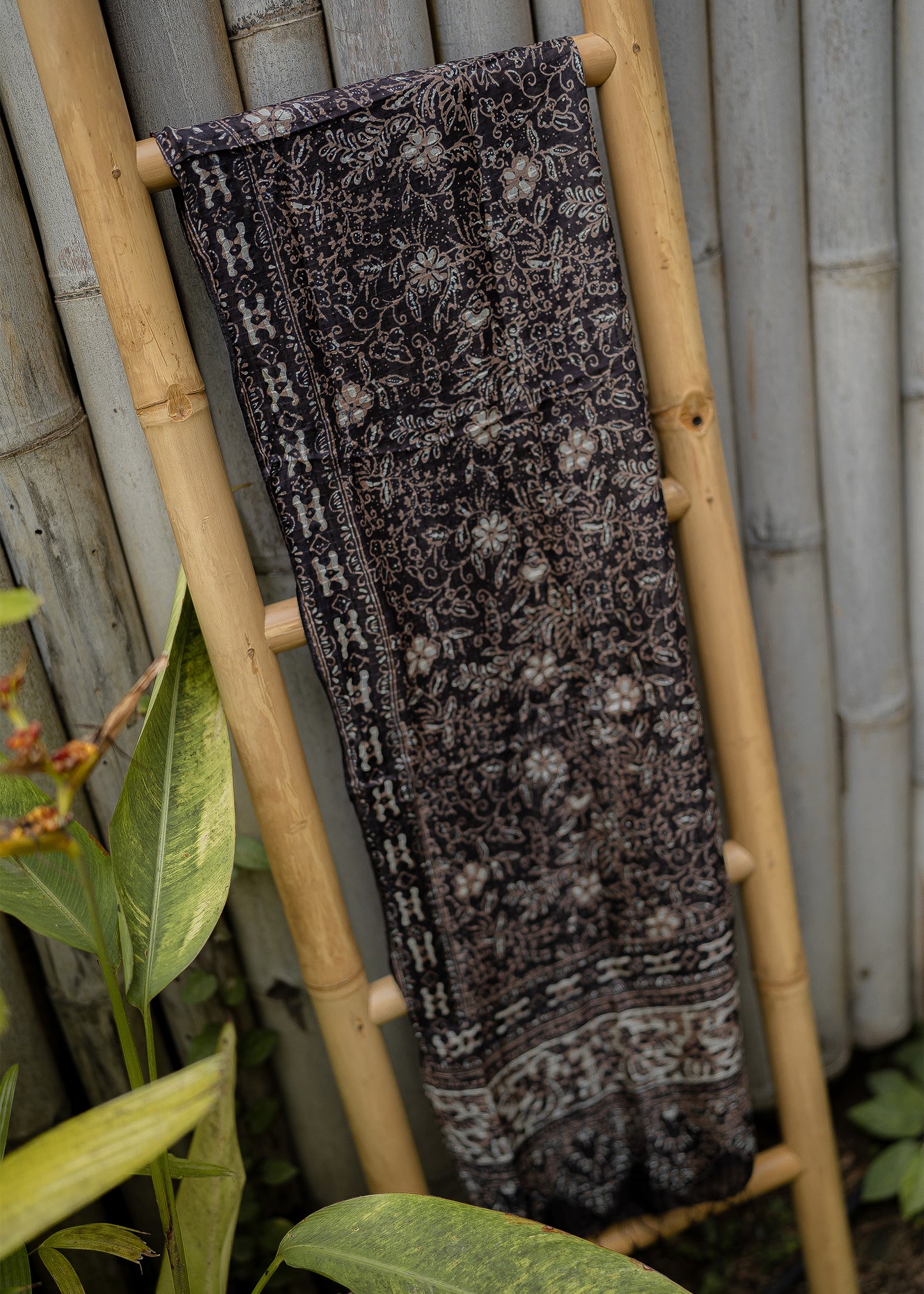 BLACK SILVER SILK SARONG