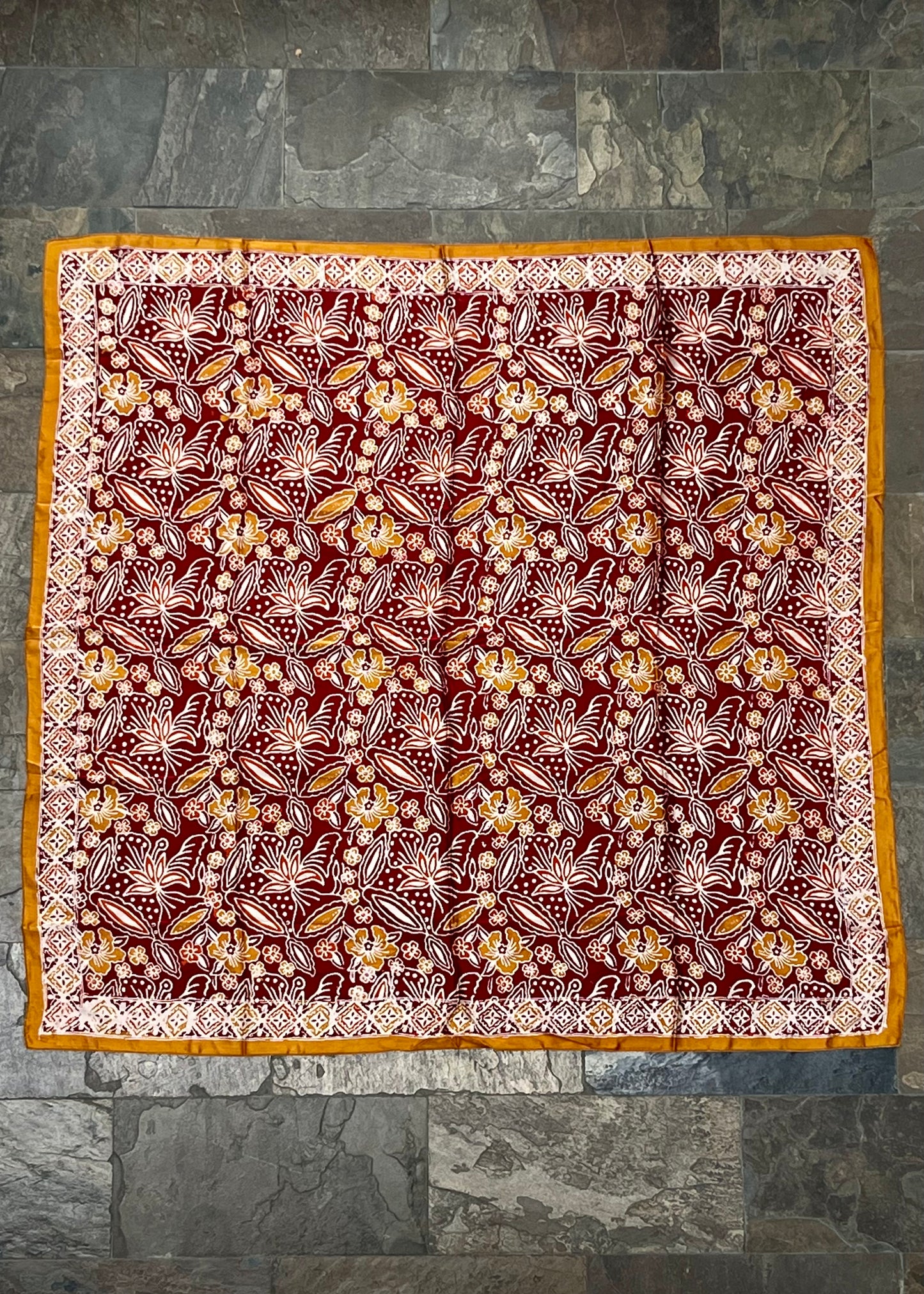 LARGE CARDINAL AND GOLD REFINED SILK SQUARE