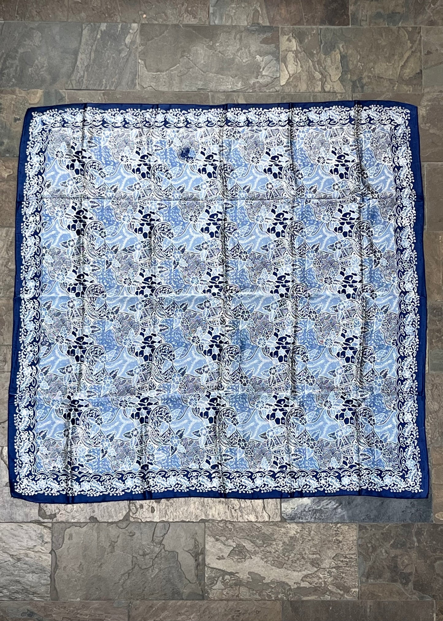 LARGE ULTRAMARINE BLUE REFINED SILK SQUARE