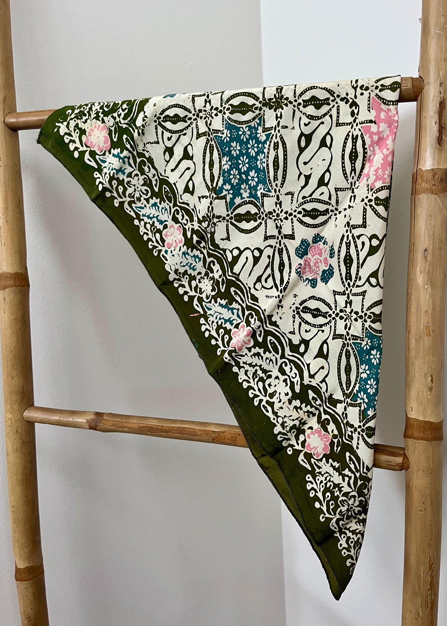 OLIVE REFINED SILK SQUARE
