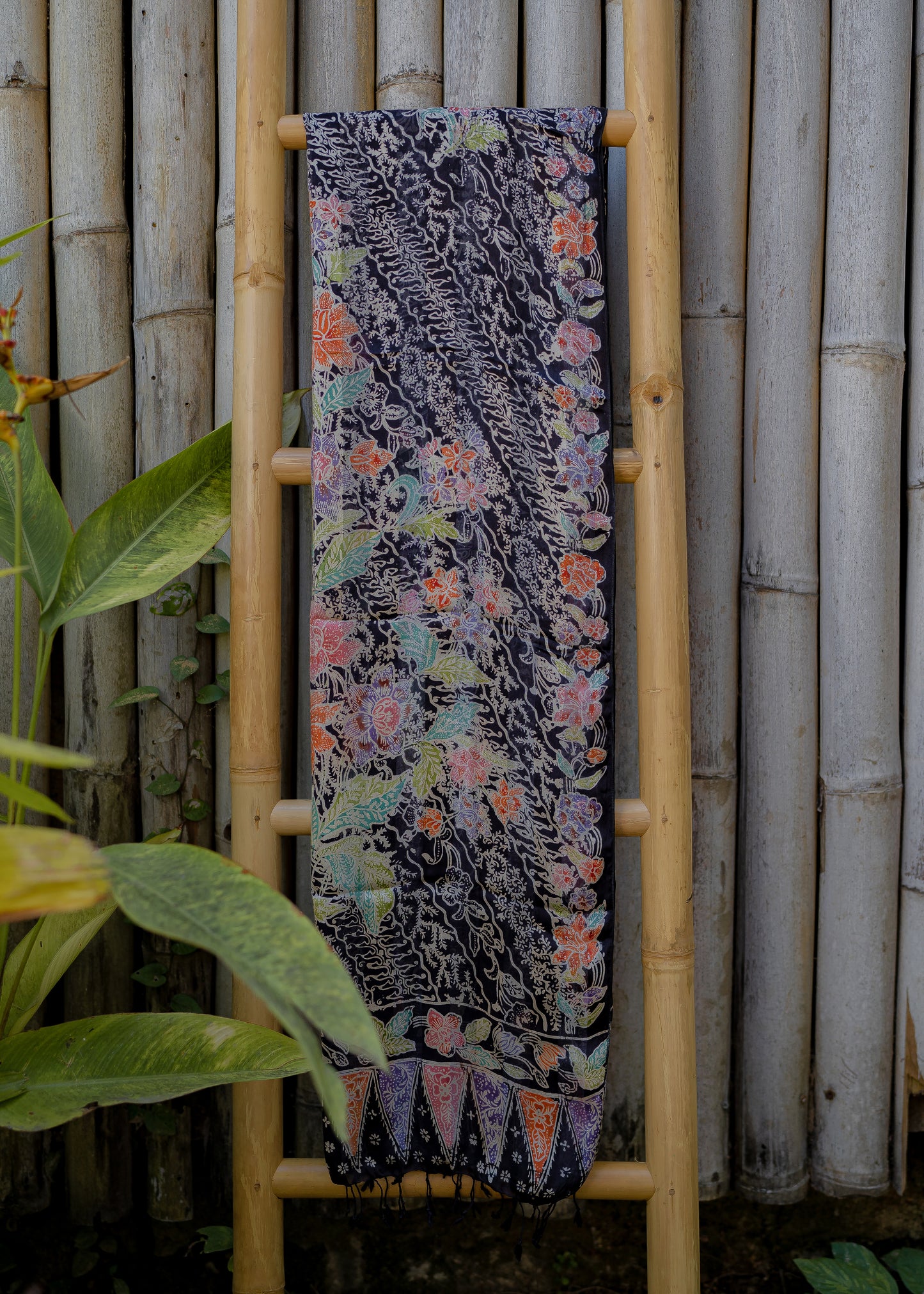 BLACK REFINED SILK SARONG