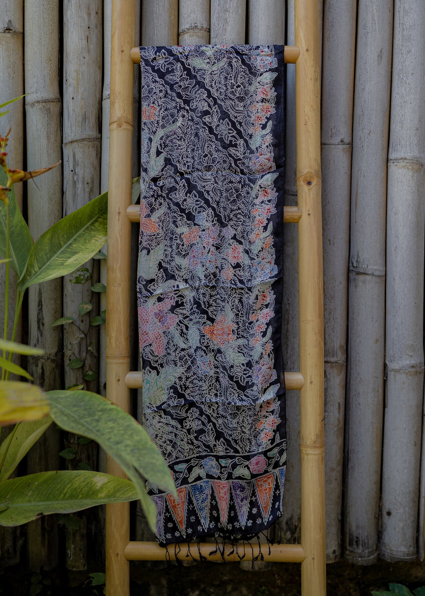 BLACK REFINED SILK SARONG