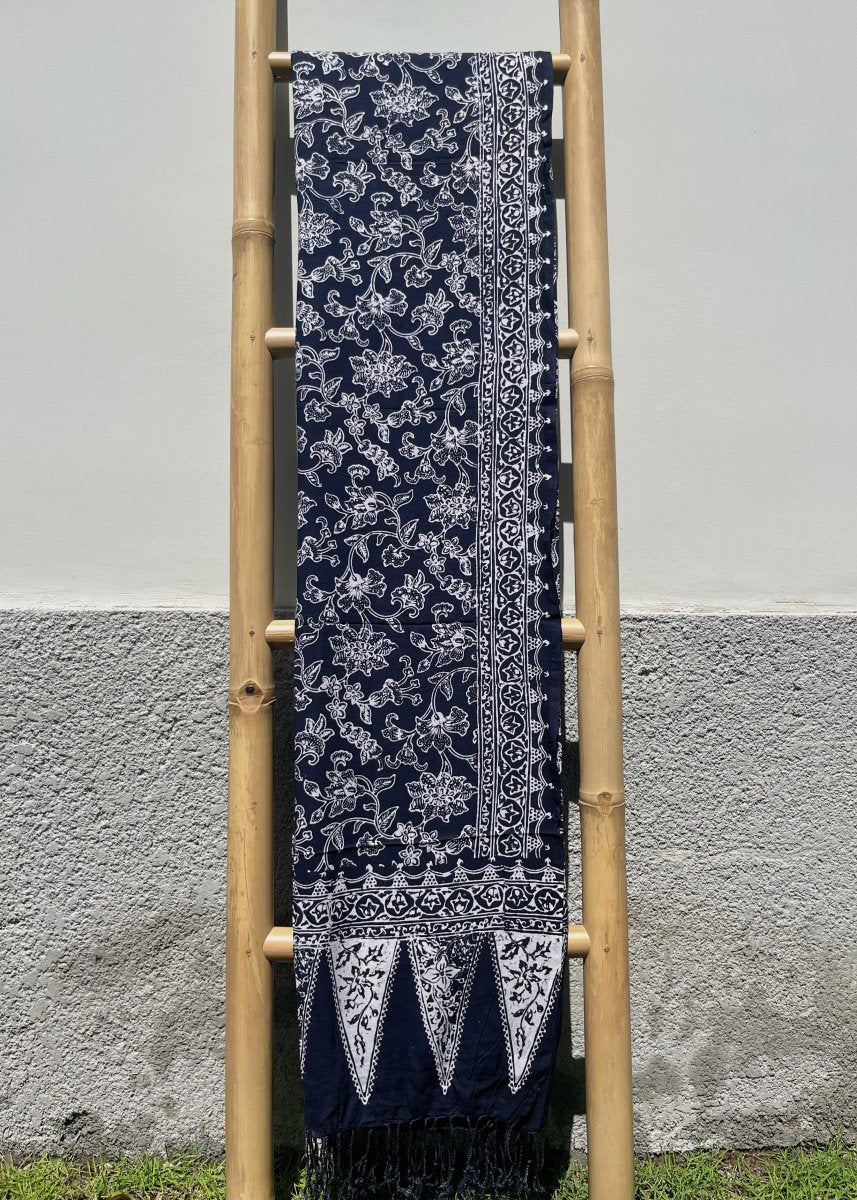 BLACK WHITE SARONG - Collective Sherpas