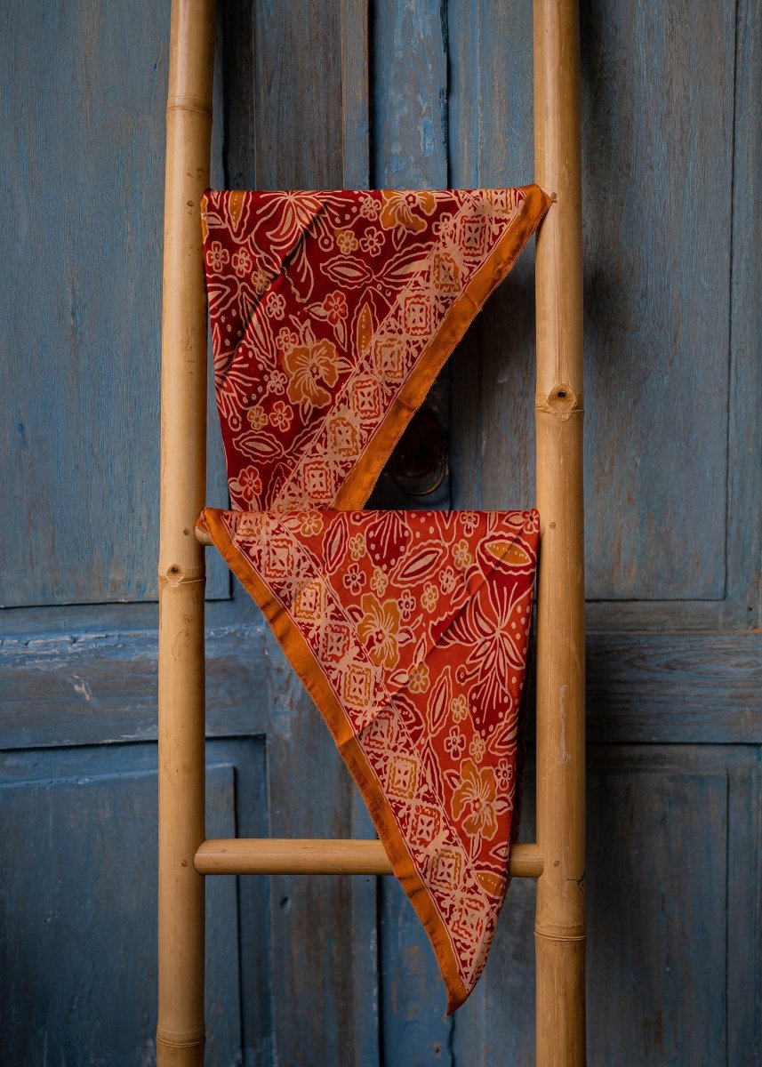 CARDINAL AND GOLD REFINED SILK SQUARE - Collective Sherpas
