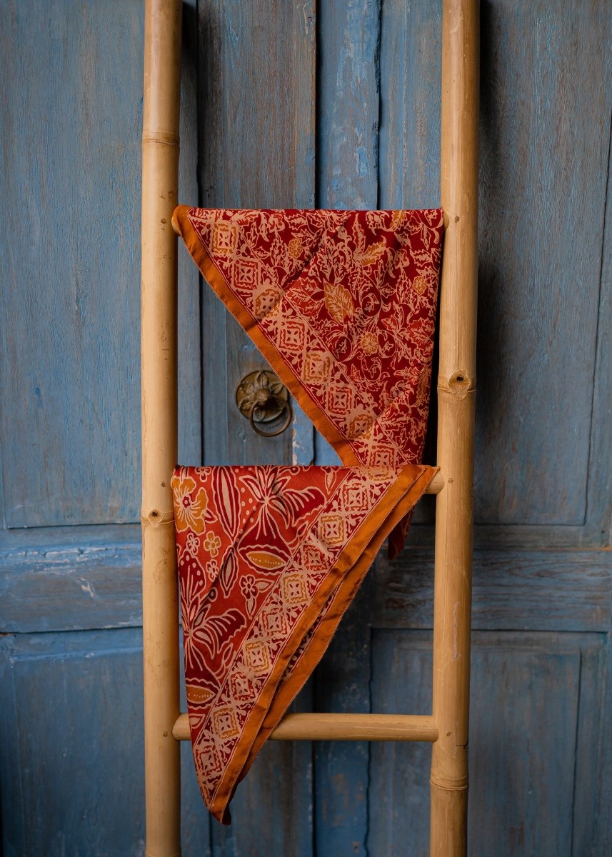 CARDINAL AND GOLD REFINED SILK SQUARE - Collective Sherpas