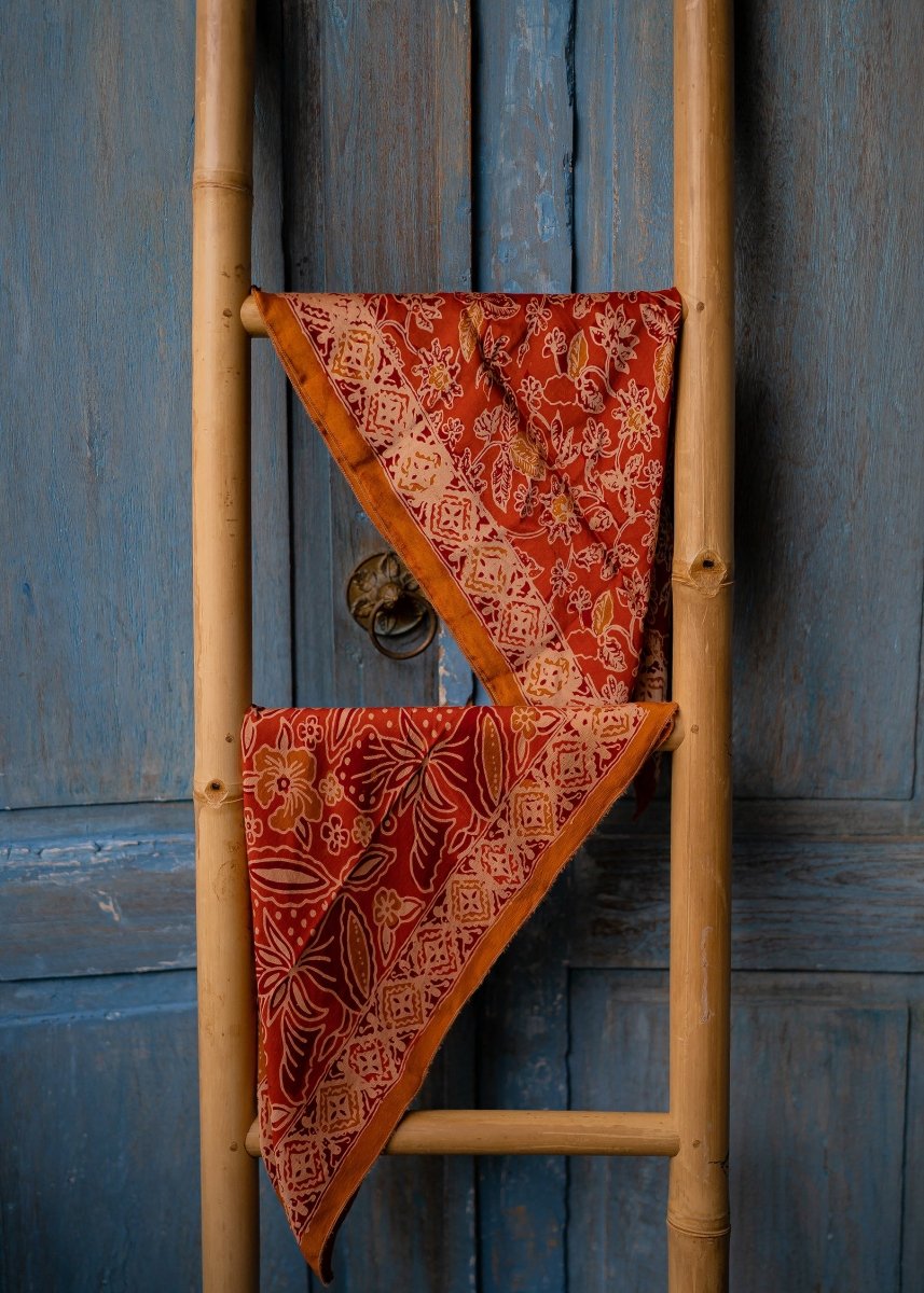 CARDINAL AND GOLD REFINED SILK SQUARE - Collective Sherpas