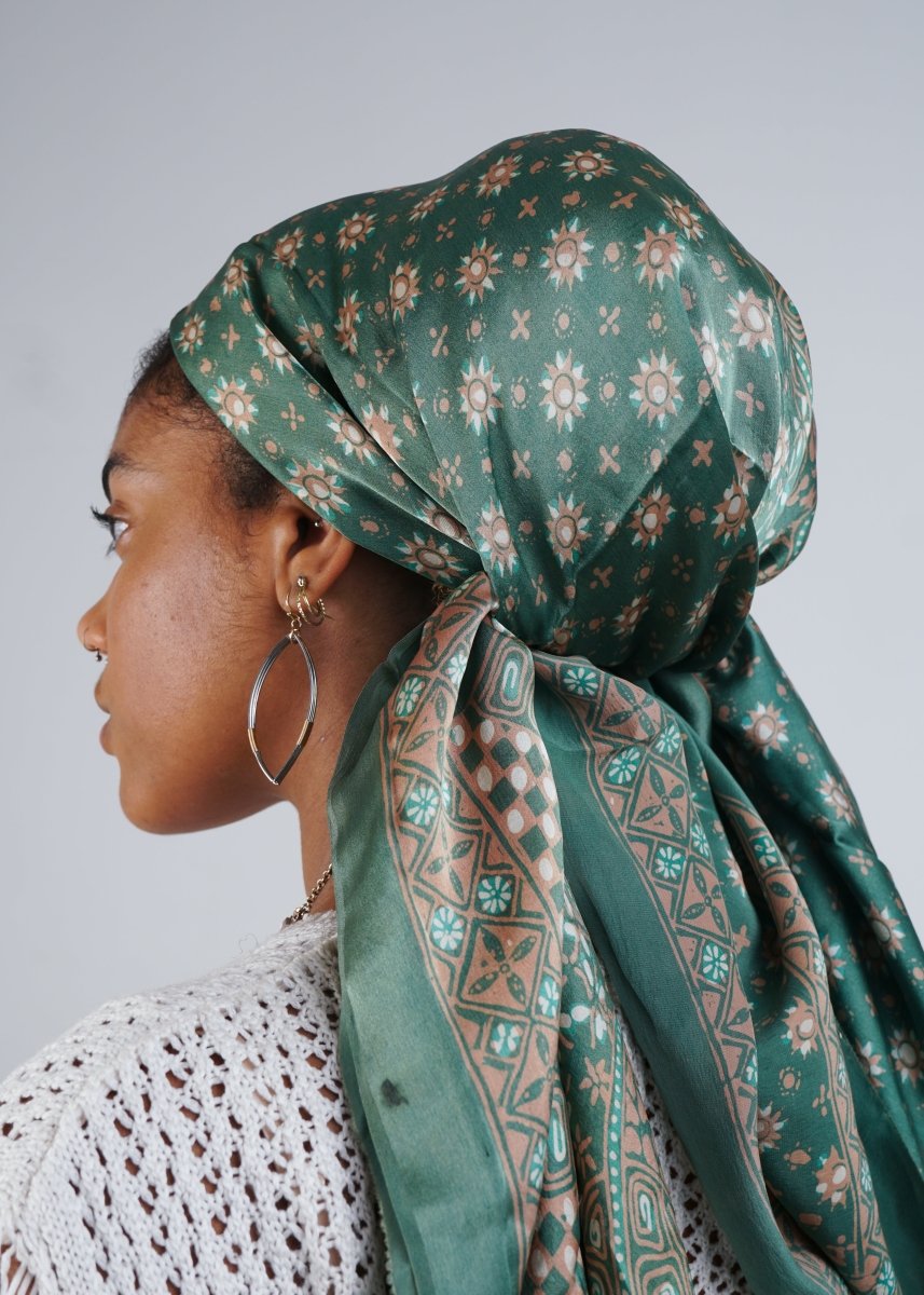 EMERALD GREEN REFINED SILK SQUARE - Collective Sherpas