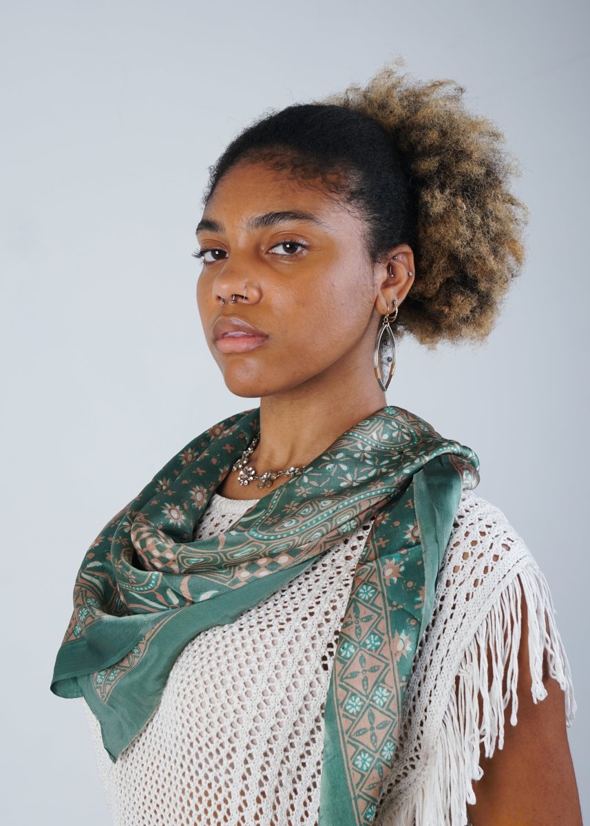 EMERALD GREEN REFINED SILK SQUARE - Collective Sherpas