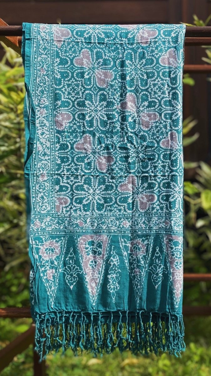 GREEN CLOVER SARONG - Collective Sherpas