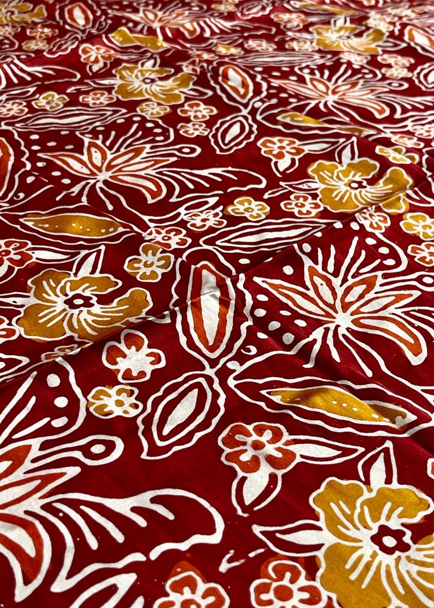 LARGE CARDINAL AND GOLD REFINED SILK SQUARE - Collective Sherpas